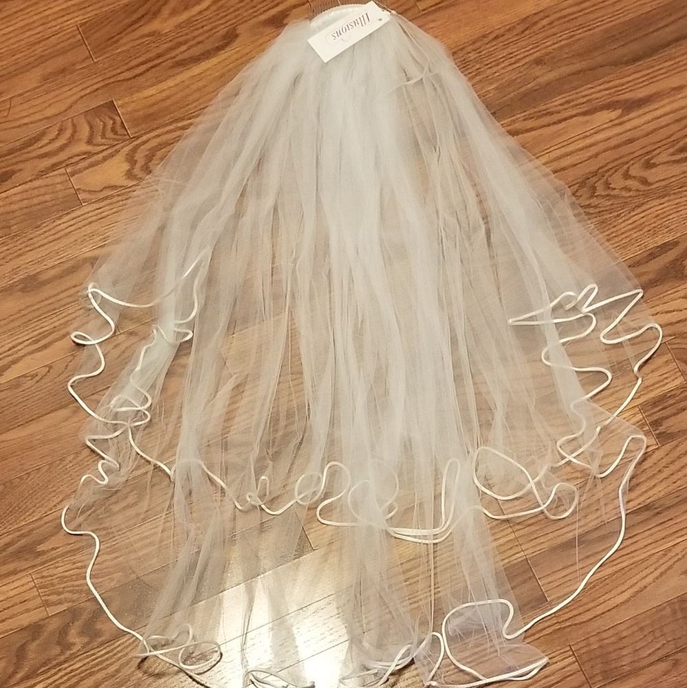 Illusions Bridal Veil